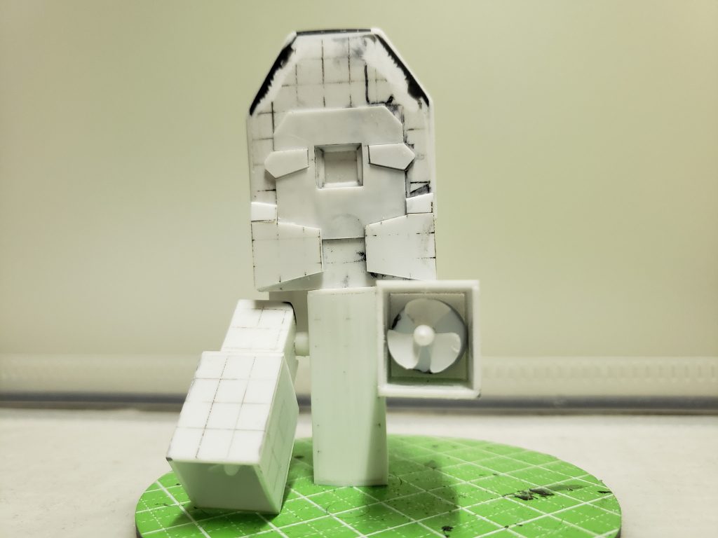 脚？の中にはスクリューも仕込んでるんですよ