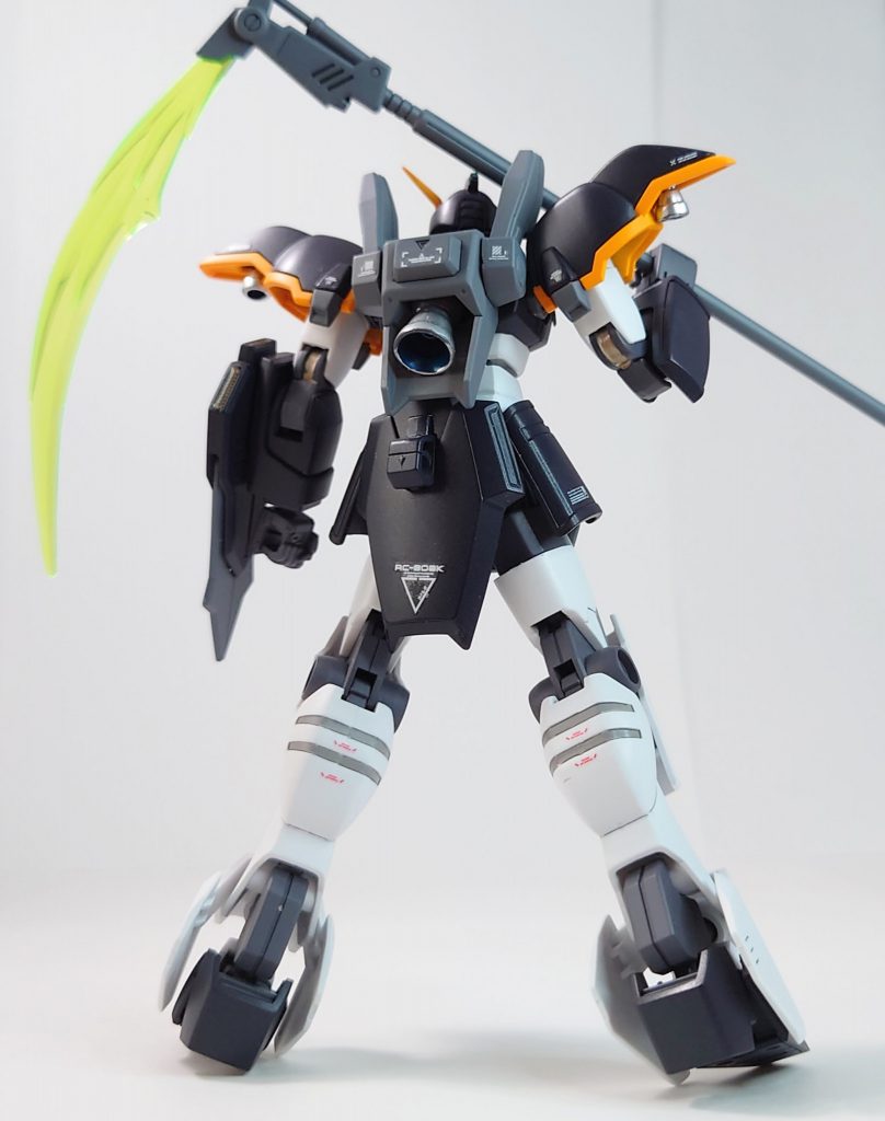 エアブラシによる全塗装の2作目でしたが、個人的には黒の調色が上手くいってよかったです。このキットが発売されると聞いて、初めてガンプラを予約しましたが、そこまでしてでも手に入れて本当に良かったキットでした。このご時世、なかなか気軽には手に入らないですが、他のガンダムも是非作ってみたいという気持ちになりました。今回も、ご覧いただきありがとうございました！