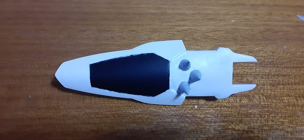 シールドは最初一から作ろうかなと思いましたが大変なので(笑)HGUCのGP01のをパテ盛りしてディテール変えてバンダイのMG用スパイク付けました。