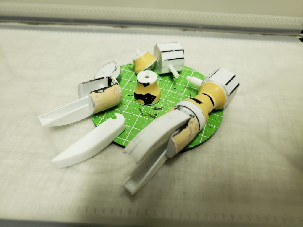 腕はばらすとこんな感じです。