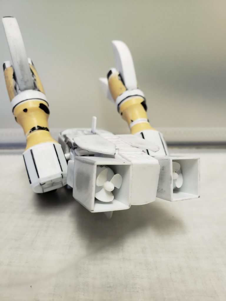 目立たないからここで