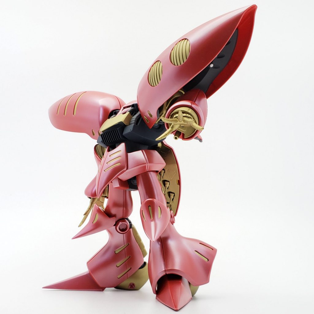 成型色仕上げということですが下地色が７０％残ってればＯＫということなので、外装パーツ(赤)は表面処理して下地色が残って影響するパールコートで仕上げてあります。 黒とグレーの部分は処理後艶消しに。 黄色部は当初艶消しだけの予定でしたが訳あって塗ることに。マーカーの金色を筆塗りして艶消し。これにより付属のジオンマークの黄色のデカールなどは貼ることをやめましたｗ 