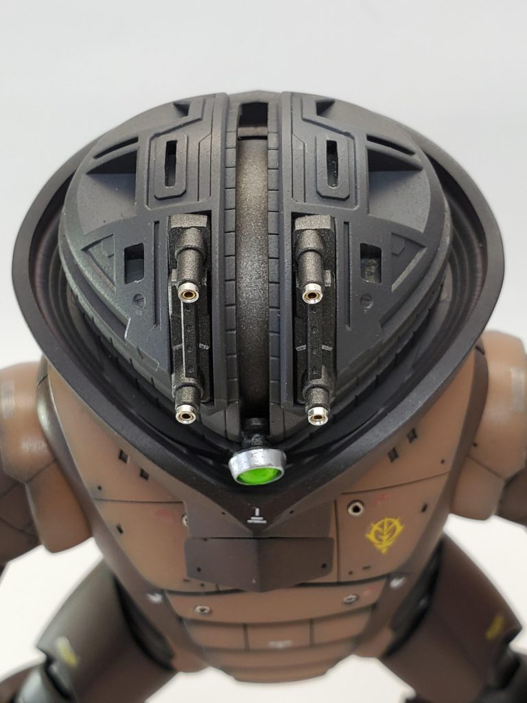 各部にアクセントで金属パーツを使ってます。頭部バルカンもピンを使ってます😊