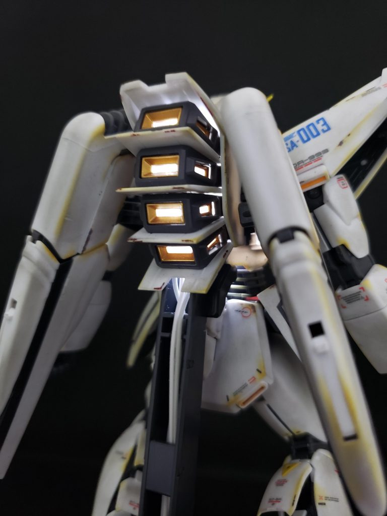 バックパックもこのように発光します。