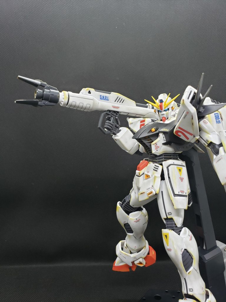 ビームバズーカサナリィのマーキングシールがイカしてます。余談ですがクロブのF91ではこの武装にめちゃくちゃお世話になってます。