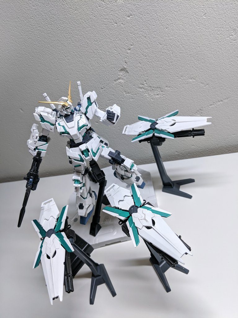 覚醒ユニコーンといったらコレ！これがやりたくて購入したのはいいのですが、フルアーマーのウェポンが余る余る...(^_^;) 