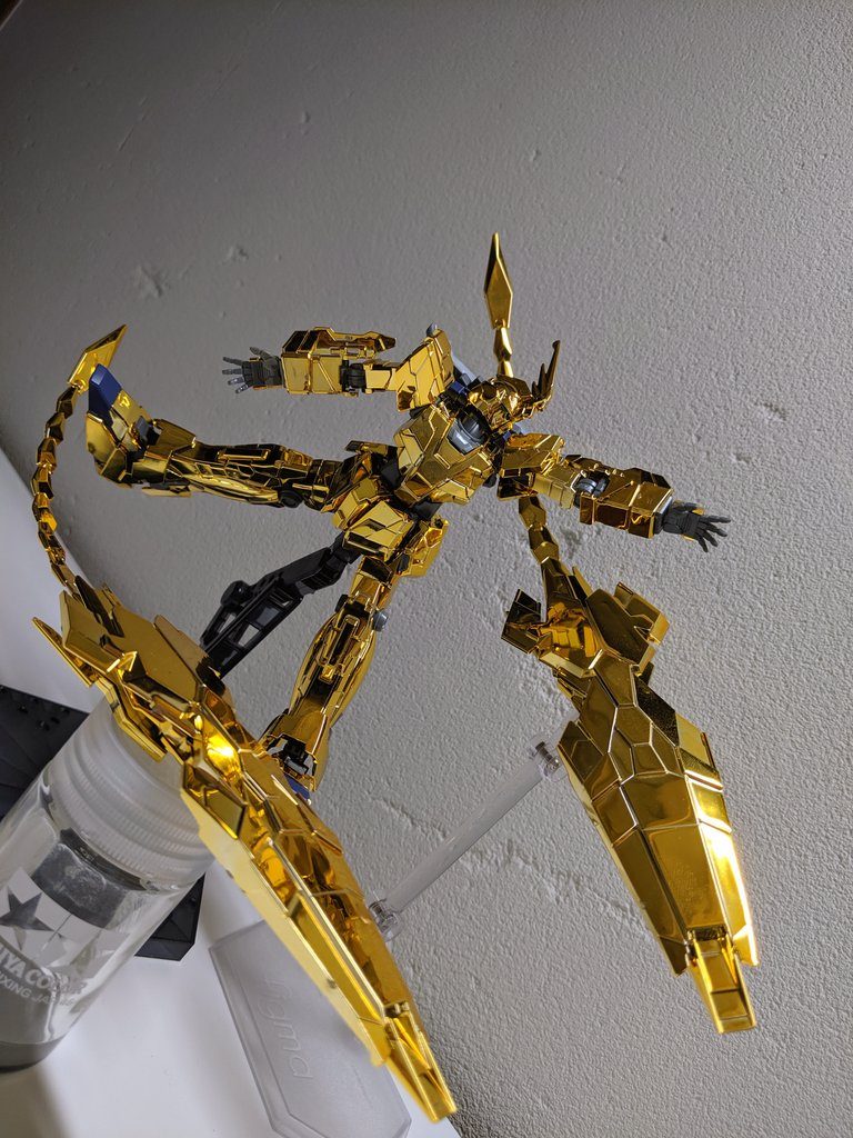 優雅に飛ぶフェネクス