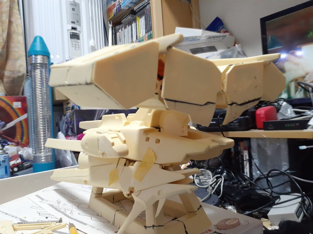 仮組みでさえ一苦労、デカイキャストの塊が曲がってて温めても直らない(  i꒳i )