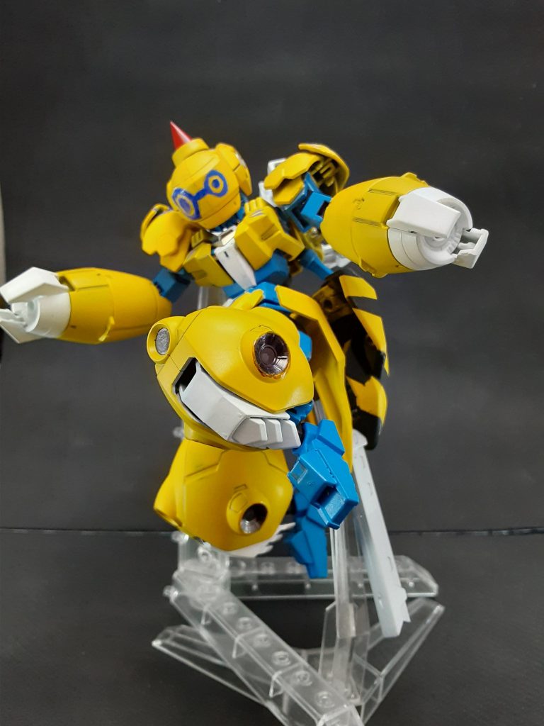 唯一の射撃武器であるニードルライフル高速移動の際に後方えの攻撃が出来る用銃口が下向きである