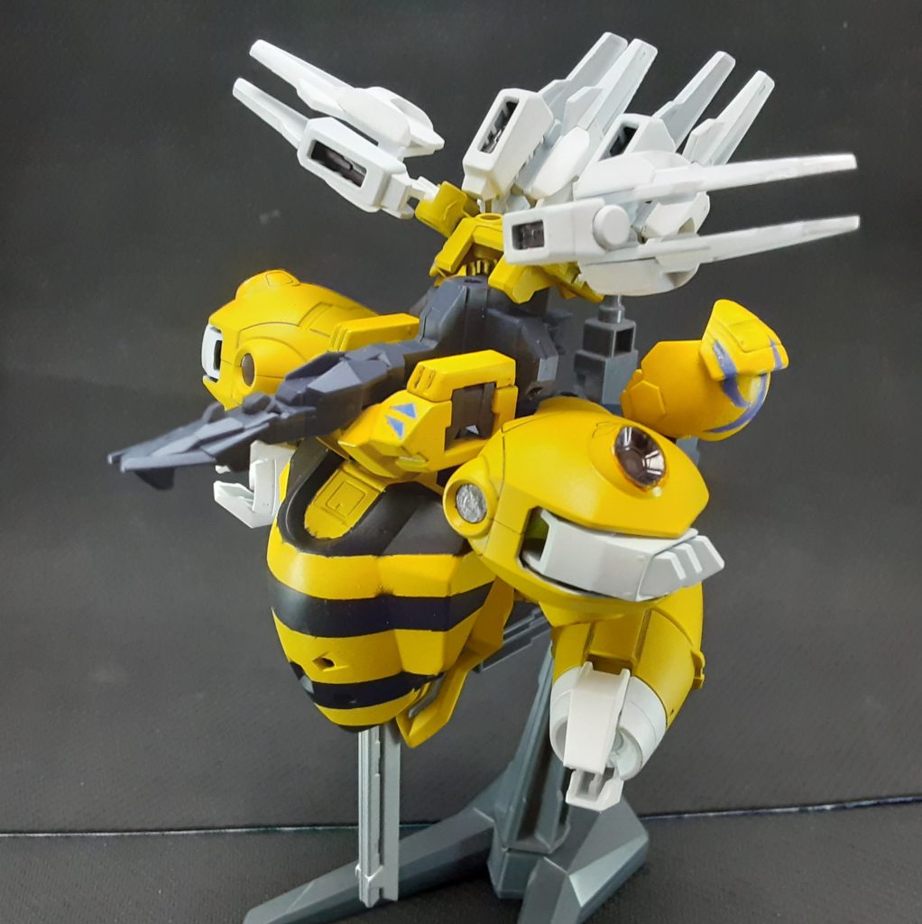 知識のデジメンタル原作ではディグモンへの進化アーマーの為、に似た形ですが、ブイモン使用時がハニービーモンなので蜂モチーフが全面に出ました