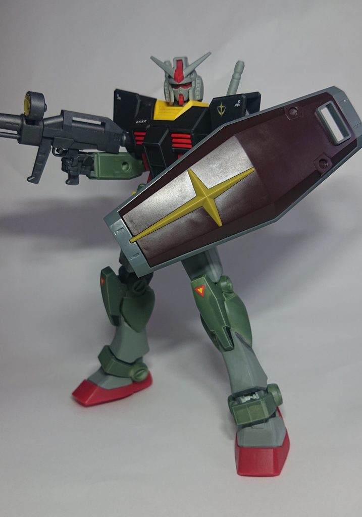 HGUCガンダム(リアルタイプカラー)からビームライフルとシールドを拝借しました