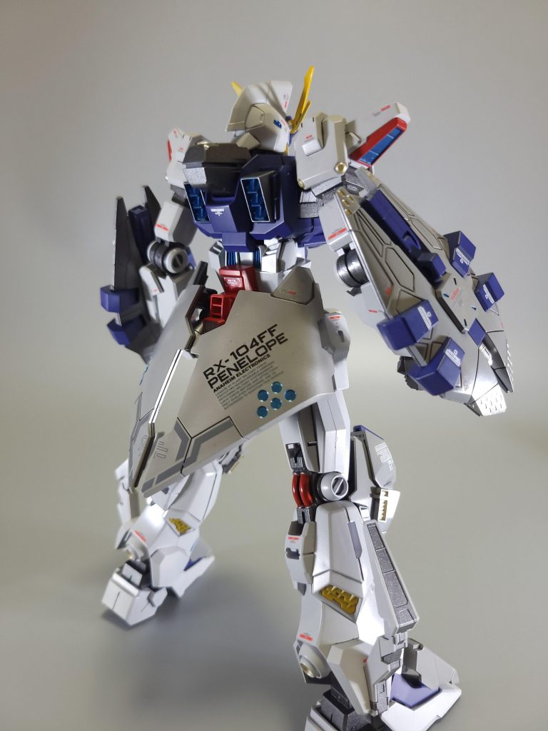 背部の変更点はリアスカートのフレームに稼働軸を設けて、FFユニット装着時に干渉しないようにしました。