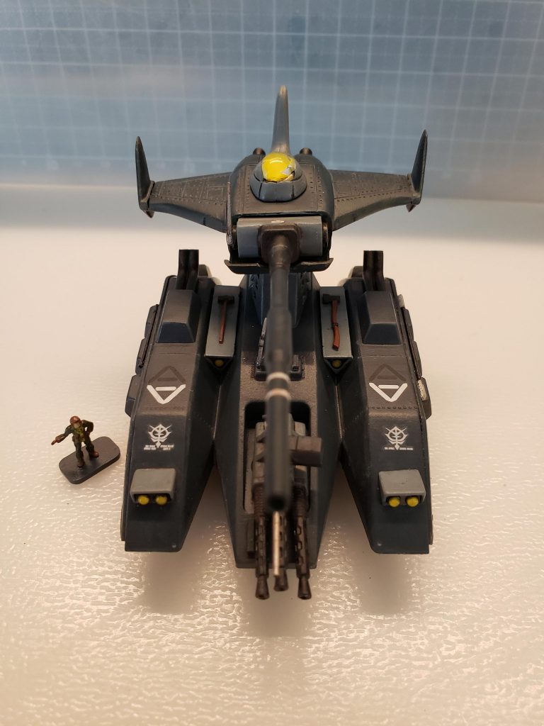 キャノピーとライトはUVレジンでつくっています。斧とかハンマーとかは縮尺合いませんがタミヤの1/48から持ってきました。