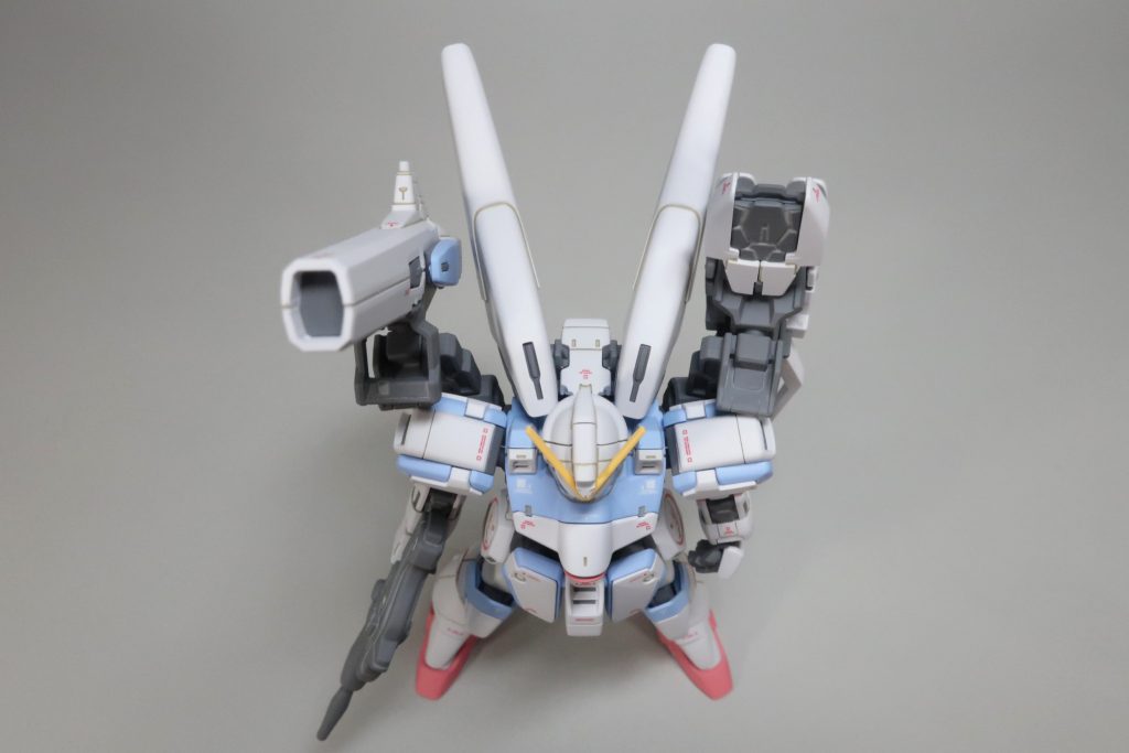 ミノフスキードライブが平行にしか開けなかったので取り付け位置を変更してV字に開けるようにしました