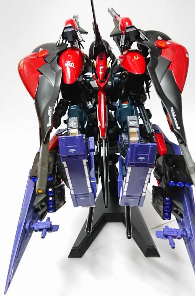 正面から。クタンの部品にミサイルを装備、序盤は高速で移動しながら敵拠点を攻撃する戦法。先端にビームサーベルも装着していますが使用する機会はほとんど無いと思います。