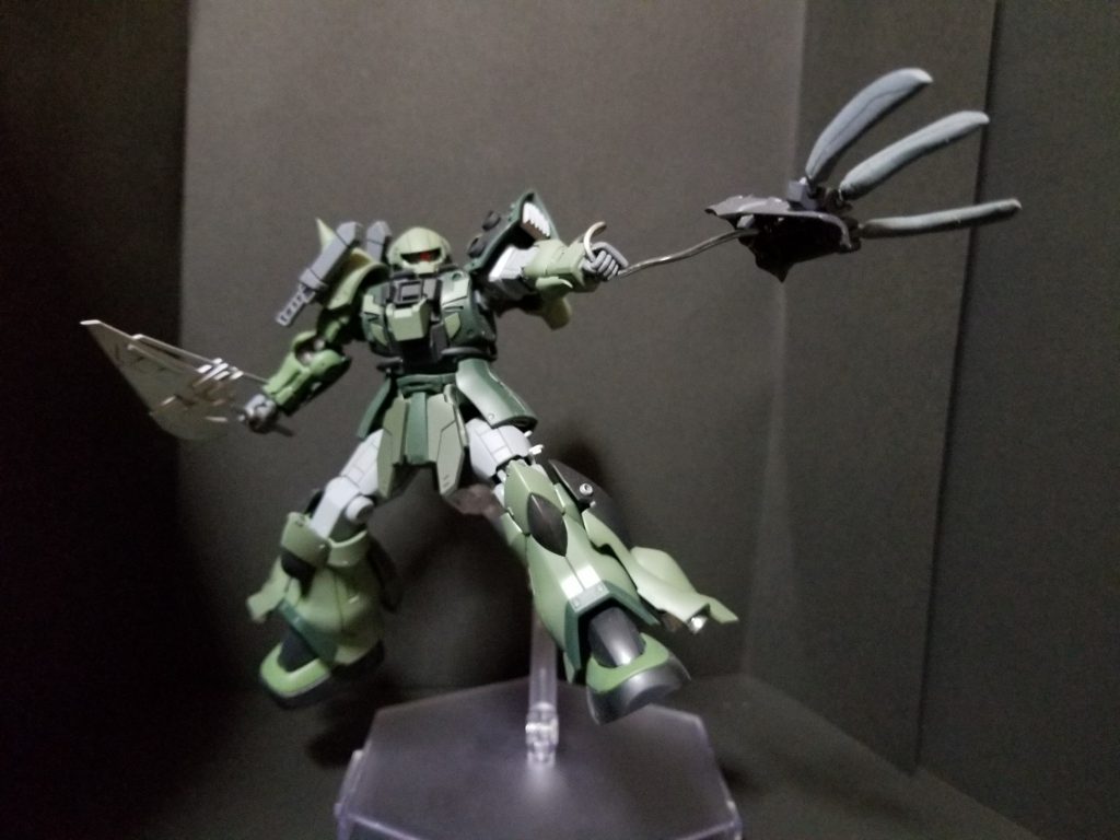 クラッチクロー某狩猟ゲームの影響をもろにうけてます。ワイヤーで飛ばして引っ掻いたり、捕まえて引き寄せたりします。