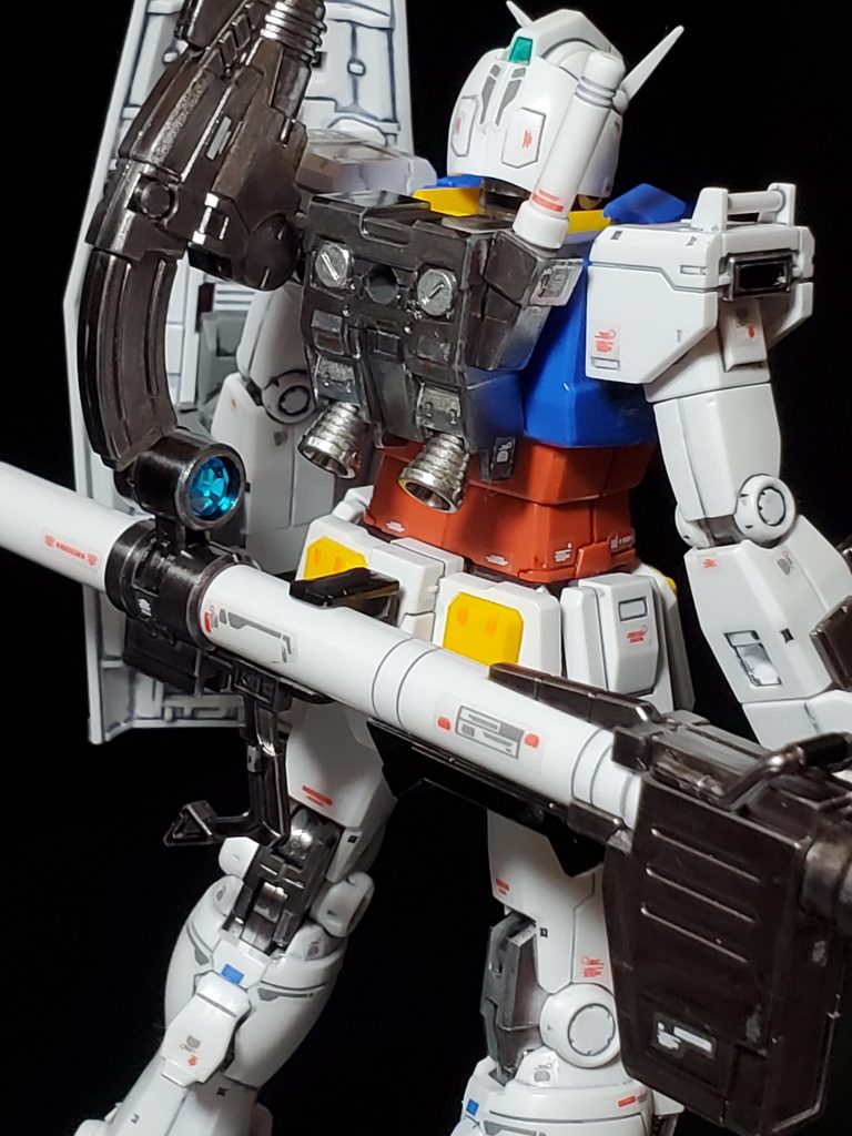 バーニアはメッキシルバーです。バズーカの照準はラインストーンシールです。