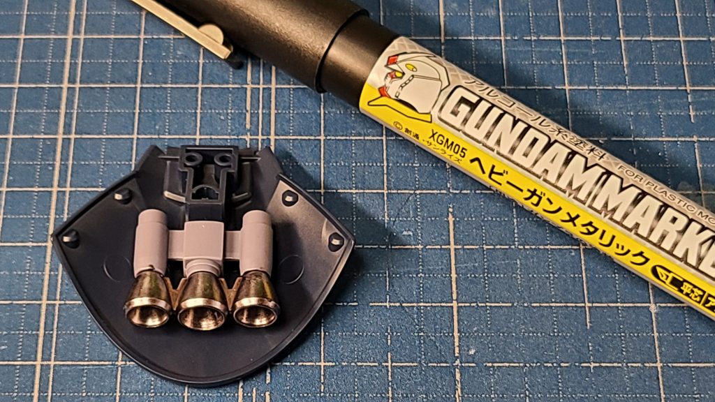 リアスカート内のバーニアガンダムマーカー ヘビーガンメタリックで塗装しましたディジェでは普段見えないのですが他の機体だとこのバーニアの色がアクセントになる場合もあります