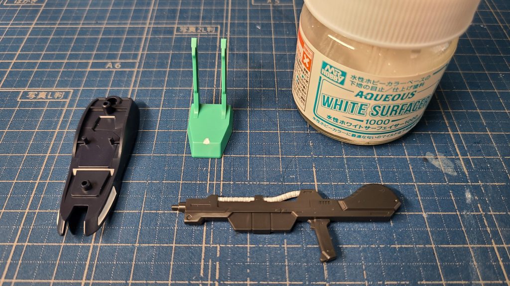 その他の部分塗装下地に水性のホワイトサ―フェイサーを塗装しましたその上からそれぞれの色を水性ホビーカラーで塗装していますこれらの塗装は筆で行いました
