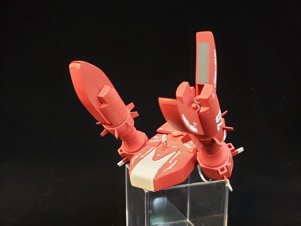 可動は腕とハサミ、脚？に間接をいれて動くようにしています。