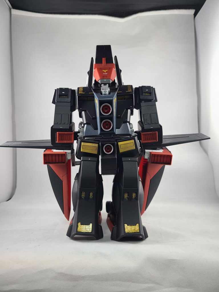 変形も四苦八苦しながらですが可能ですただスタンド使うには一工夫必要で浮遊状態で飾るのは結構危ないと感じました