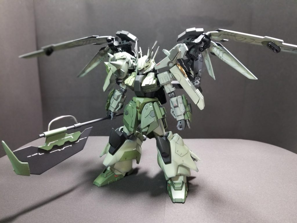 正面全体のバランスとしては、なるべくゴツくなりすぎないようにというのを意識して作りました。その他筋彫りやプラ板でのディテールupも行っています。