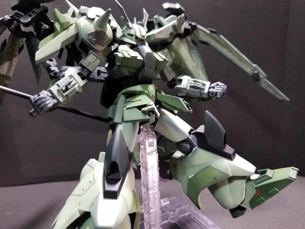 腰部ビームカノンこちらはザクⅢ改同様のものだが、グリップを持たなくても使用可能になっている。