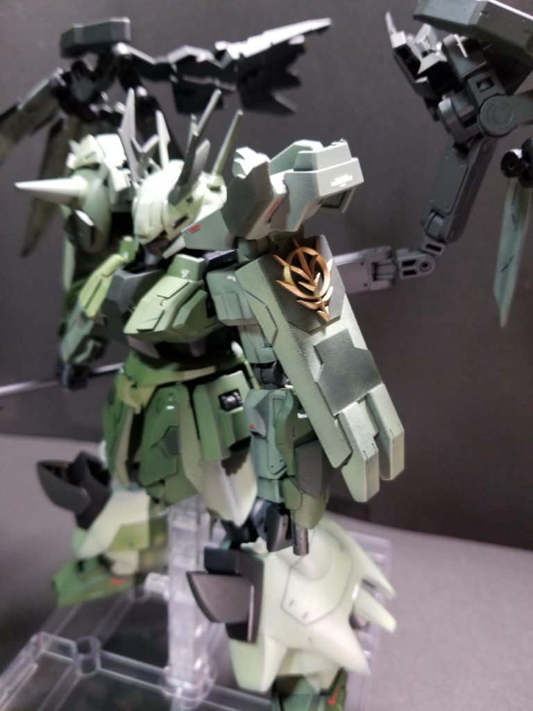 若干ぼやけてますがやはりジオンマークははずせませんね。