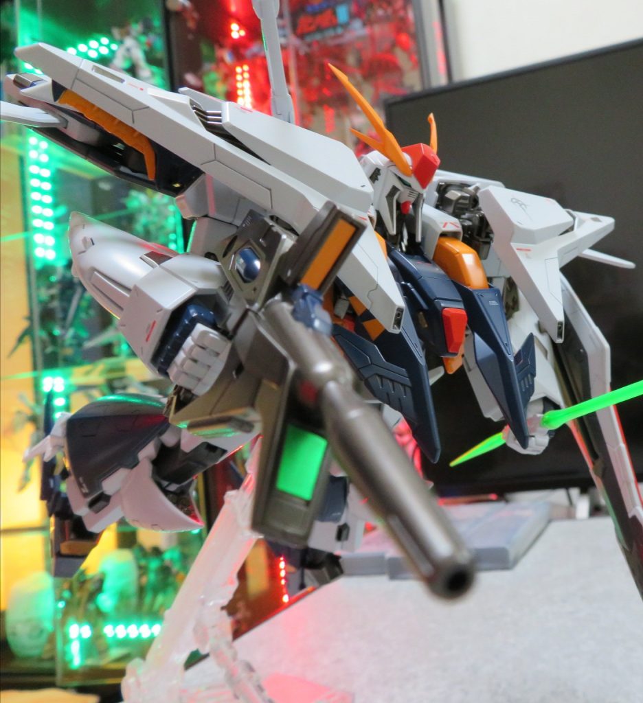 なんちゃってフライトモード。本当はサーベルの向きを変えるのですが、この方がカッコ良かったので。