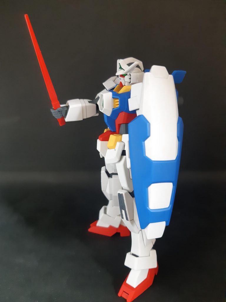 ビームダガーは真っ赤。子ども向けに刃部分の色を優先したのでしょうか?柄を塗っても剥げそうなのでこっちは放置。