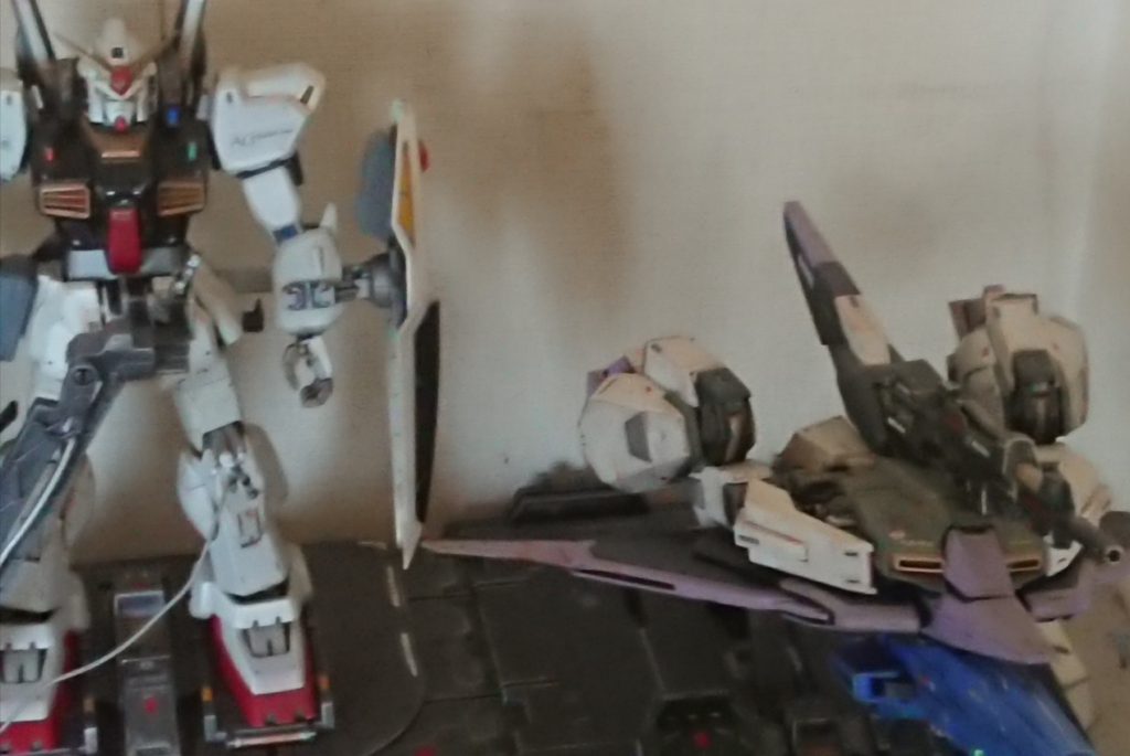 Zに関しては、壊れそうなので恐らく２度と変形はさせません(。>д<)本来はガンダム形態で撮るべきだけどね