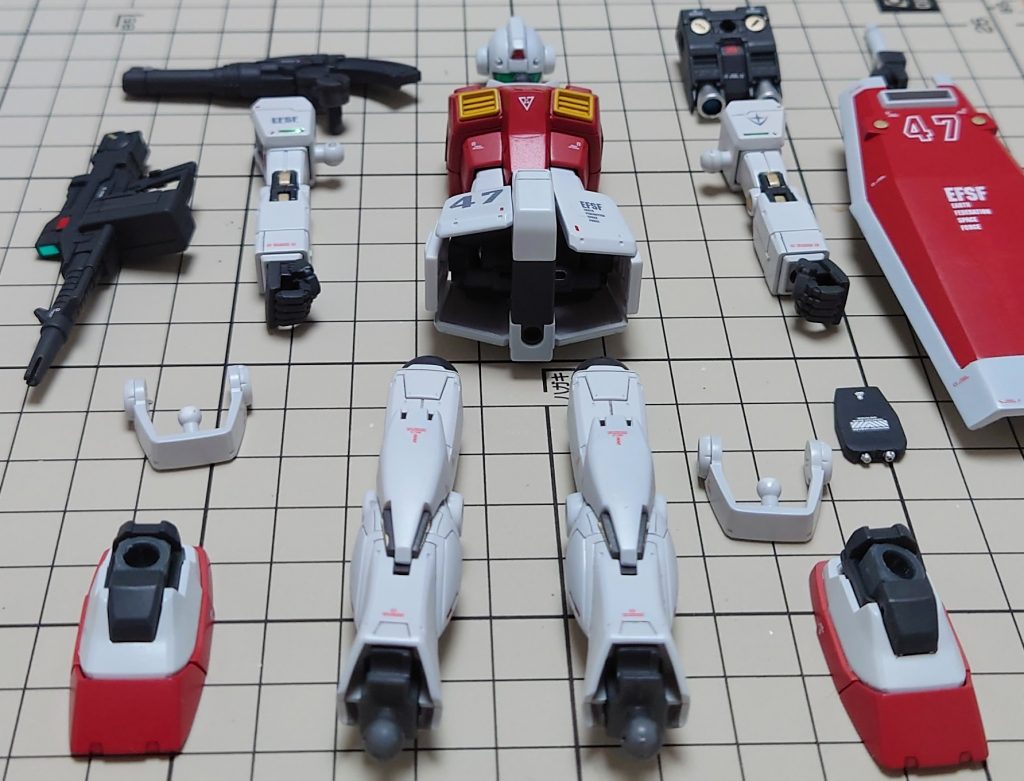 オリジン版ガンダムを作った時同様の1枚。組み立て間近の自己満足の1枚です。