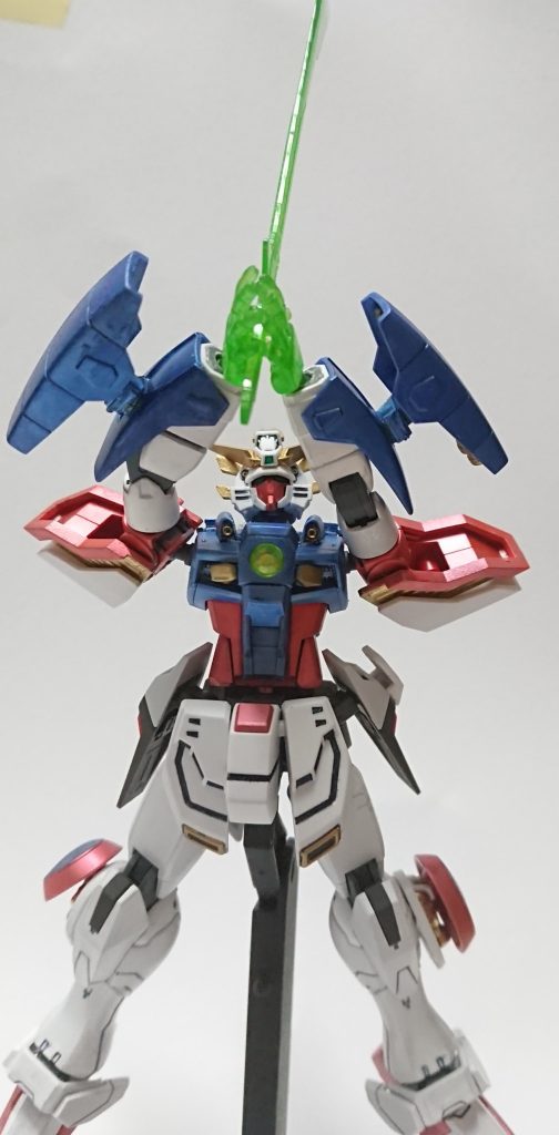 付属のシャイニングフィンガーソードを構えて。もう少し大きなエフェクトも欲しい所です。