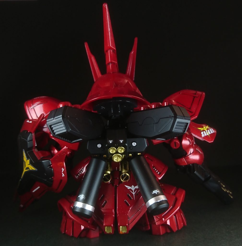 バックショット黒部分は黒サフそのまま、ガンダムマーカーのシャインシルバーとマッキーのゴールドで部分塗装してます。