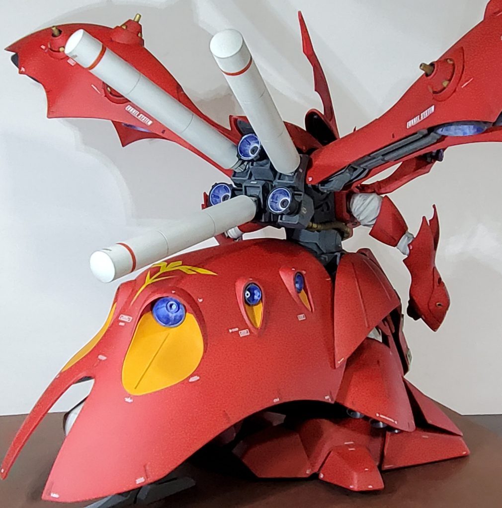 使用色はピンクサフ、サザビーレッド、キャラクターレッド、ブリリアントオレンジ、ジャーマングレー、ダークグレー、呉海軍工廠色、マットブラック、メタルブラック、ゴールドリーフ、ネイビーブルー(Mrカラー)、ガンダムメタバイオレット、インシグニアホワイトです