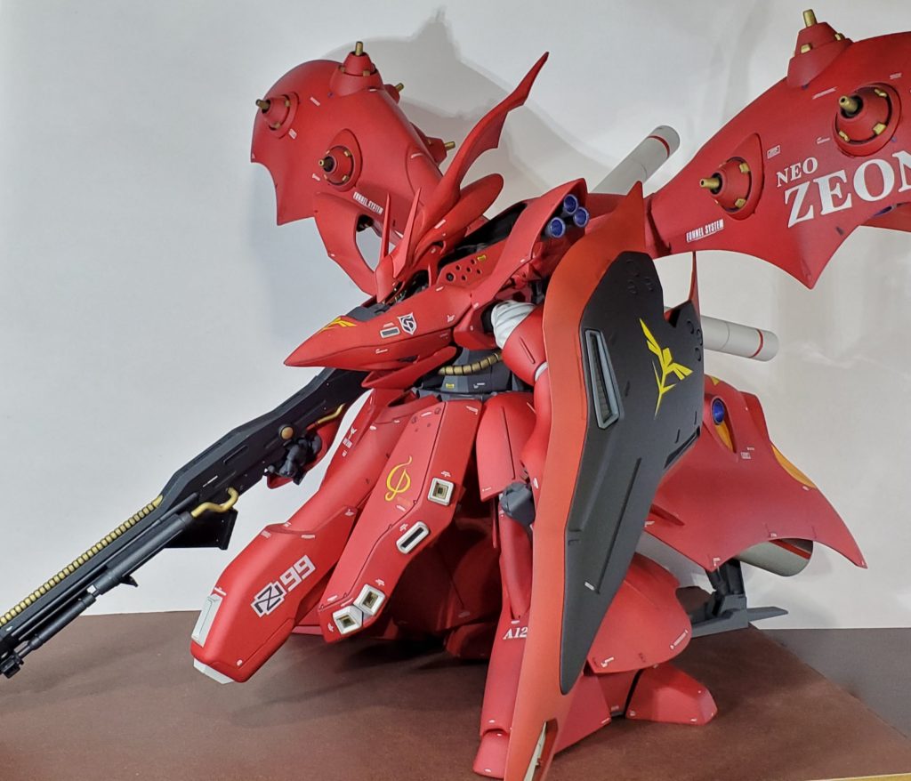 デカールはキット付属のテトロンシール、私の作品に毎度使用するMGシャアザク&ゲルググ用にMG用、HG用の逆襲のシャアデカール、THE ORIGIN連邦用デカール他に手持ちのデカールを様々用いてドレスアップしました。