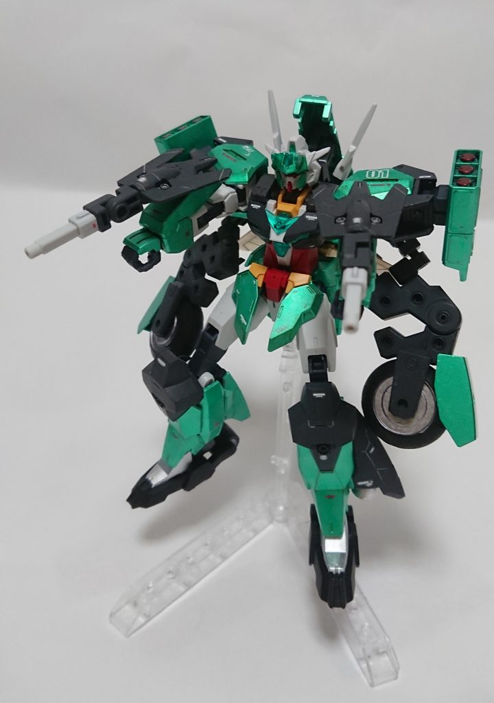 MS形態、背中のタイヤが機体の面積を広くしてくれるため重量感が増していい感じです。