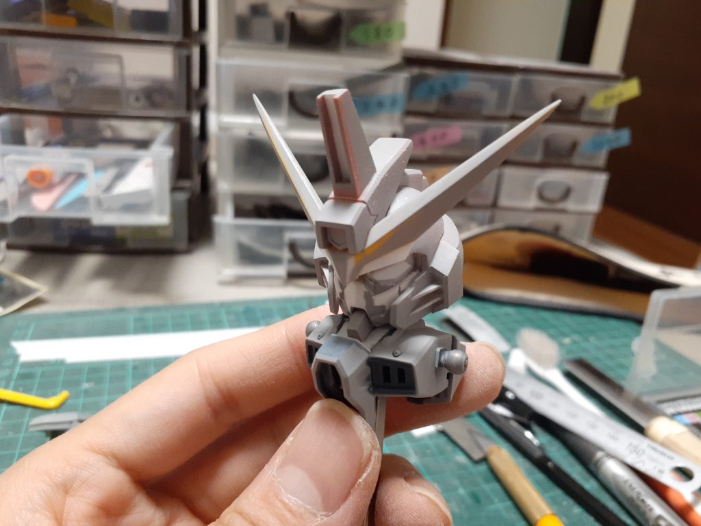 ツインアイを新造してキリッとした目付きに変更