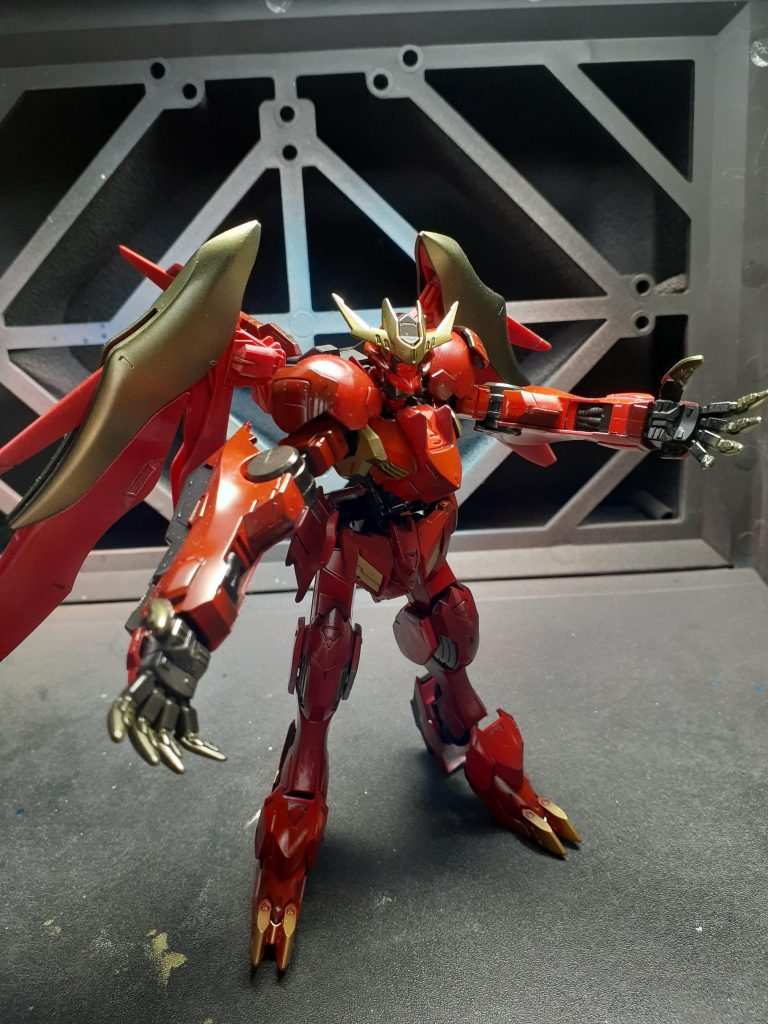 ガンダムというより完全に生物として作っているので、その体が武器となります。(ビーム吐きそう)