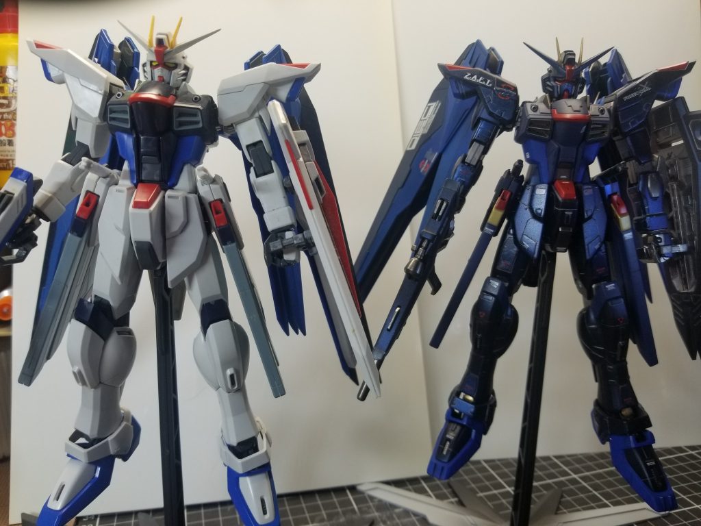 素組みとの比較。こうして見ると違いが一目瞭然。時間かけてやった甲斐があったのかなとこれまた自己満(笑)。ただ、甘々なので他のモデラーさんの精度には足元にも及びません。老眼と戦いつつ日々精進ですな。