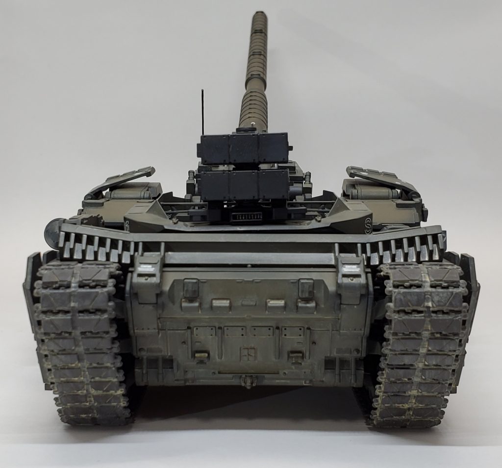 キャタピラーは樹脂製です。塗装はせず、ウェザリングのみ実施です😊