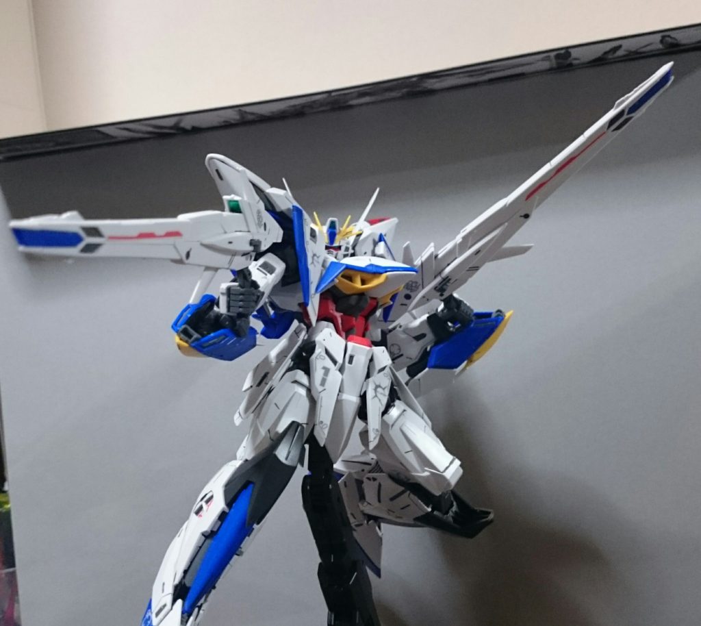 ・ビームライフル腰にマウントされてるっス