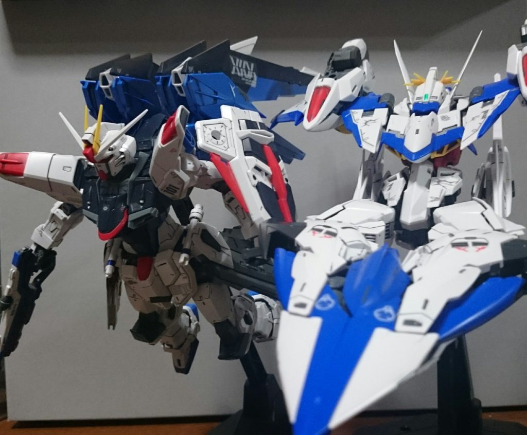 フレーム構造の基になったフリーダムと改めてこの変形状態、MSが変形したものには見えないっスね