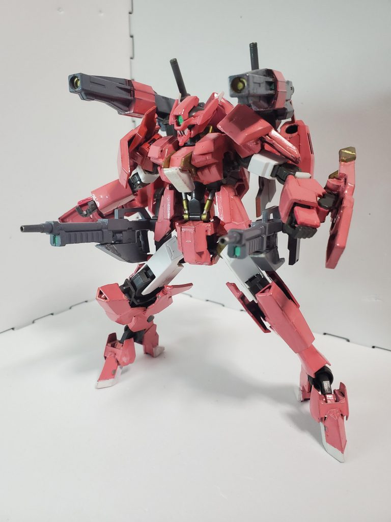 小脇に抱えての射撃も可。