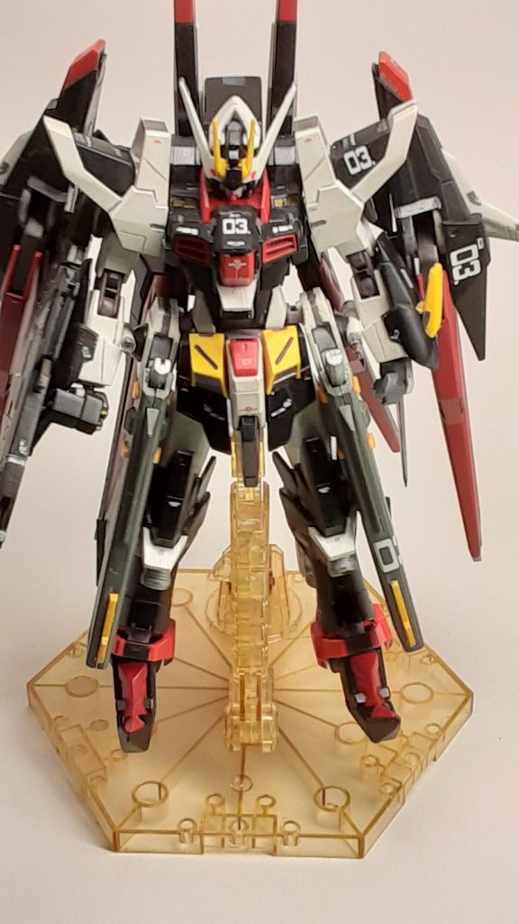 前回からの改修点は、センサー部にレジンでより目立つようにと、サイドスカートのレールガン上部にパーツを追加しています。