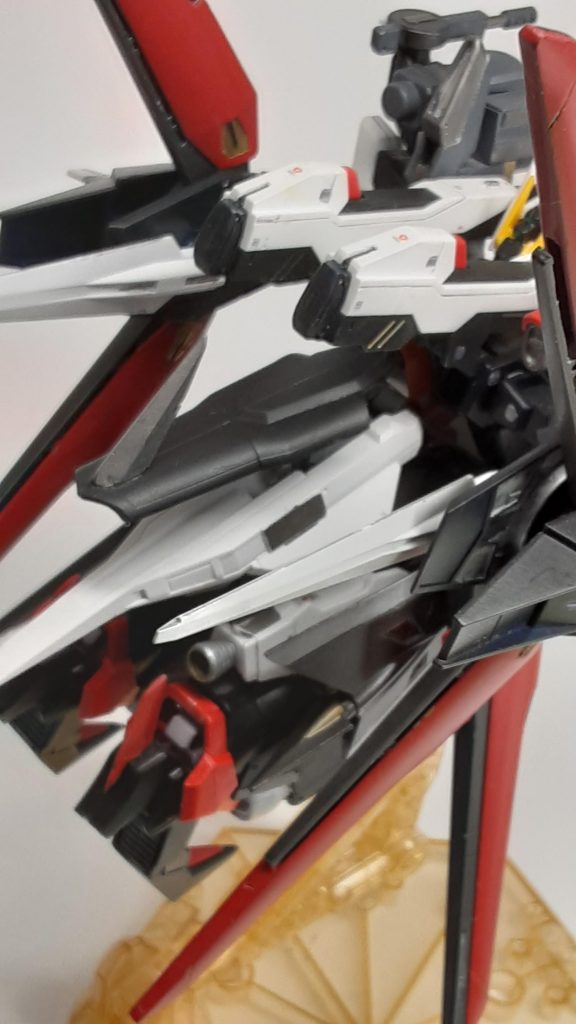 バーニアはほとんど後ろに周りにより強襲機のような高機動に仕上がっています。