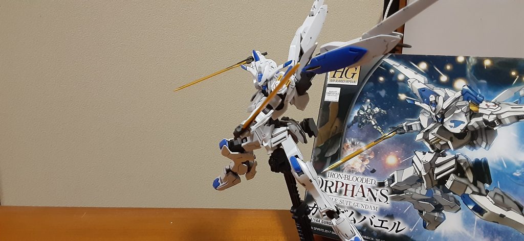 部分塗装をしてシール使ったのはギャラルホルンマークのみです。実は一部やらかしまして、ウイングのジョイント部分が説明書確認せず成形色がグレーだからガンメタで塗ってしまってます😅でも違和感ないから満足してます。