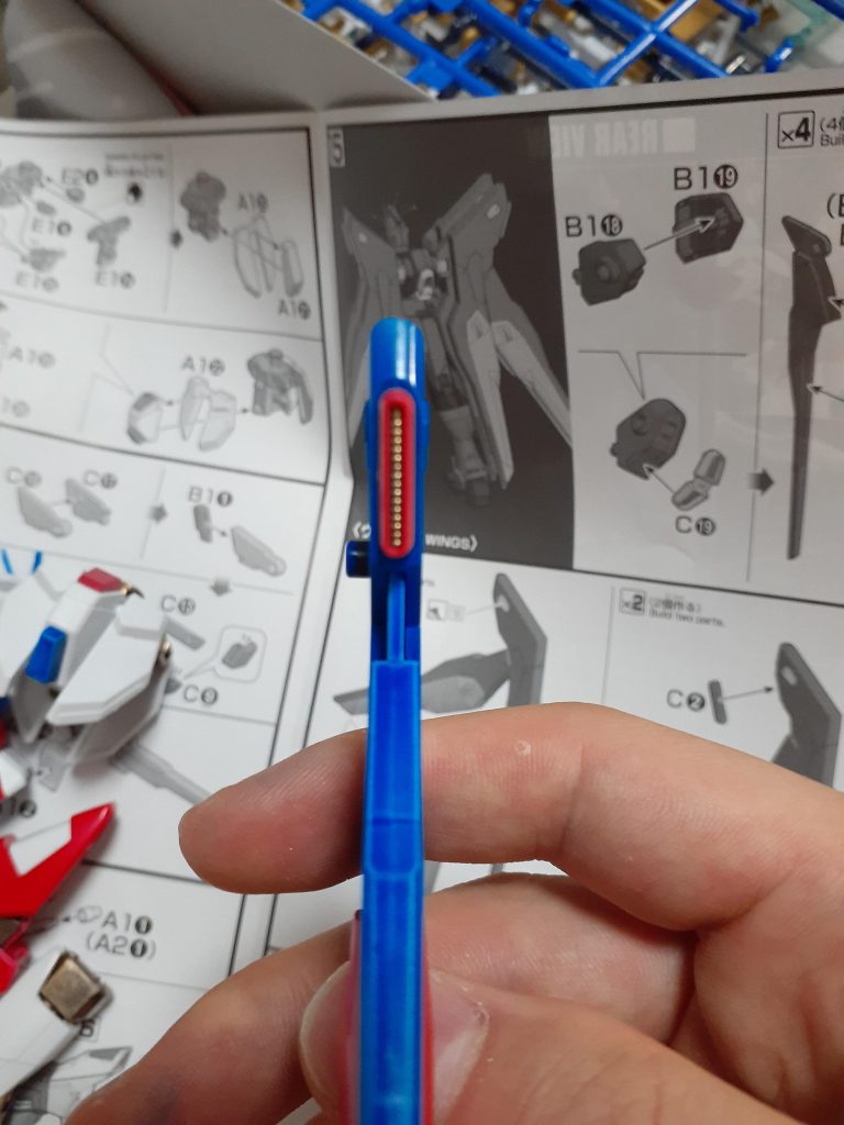 こういう地味な部分塗装が必要なキットですね