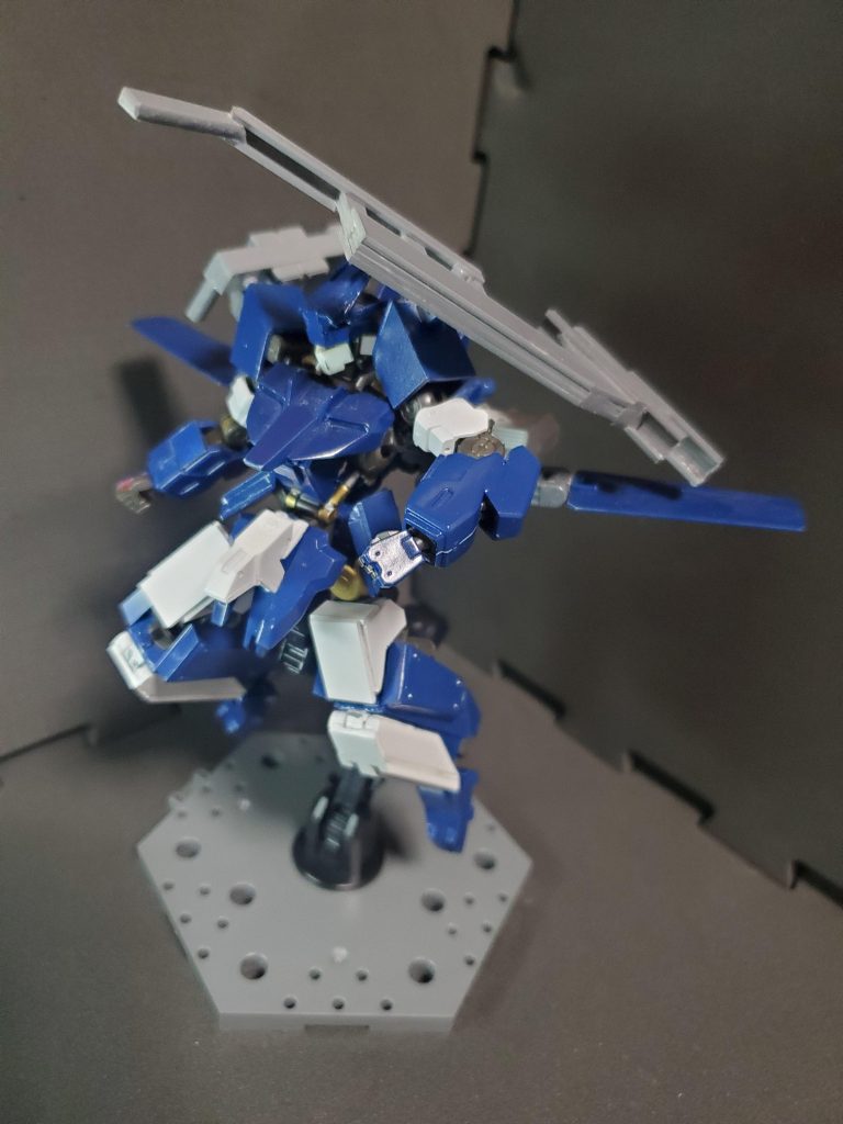 飛行形態。悪魔としてのムルムルは、グリフォンに跨がった騎士として描かれるという。