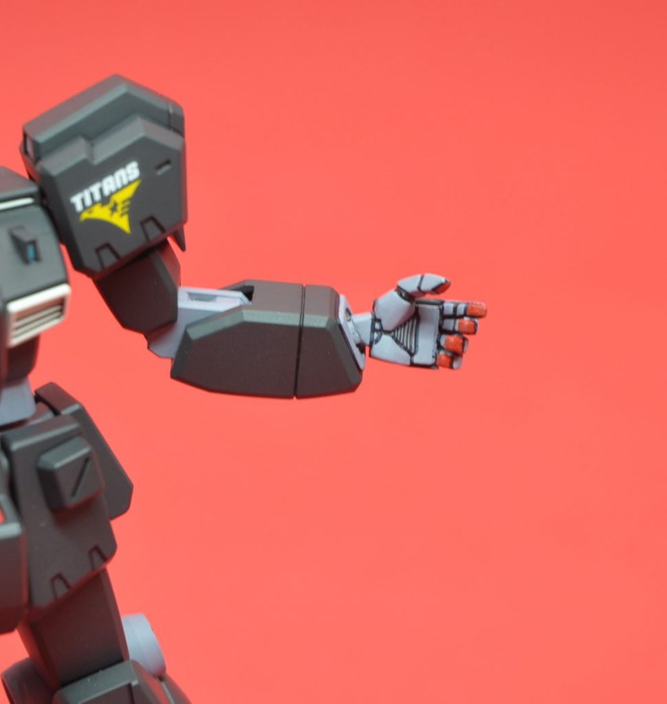 手首の付け根部分の角度が大分変わっているのが分かるでしょうか?